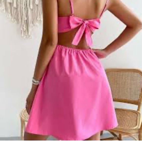 Elegant Pink Cut-Out Dress - Picture 4 of 4
